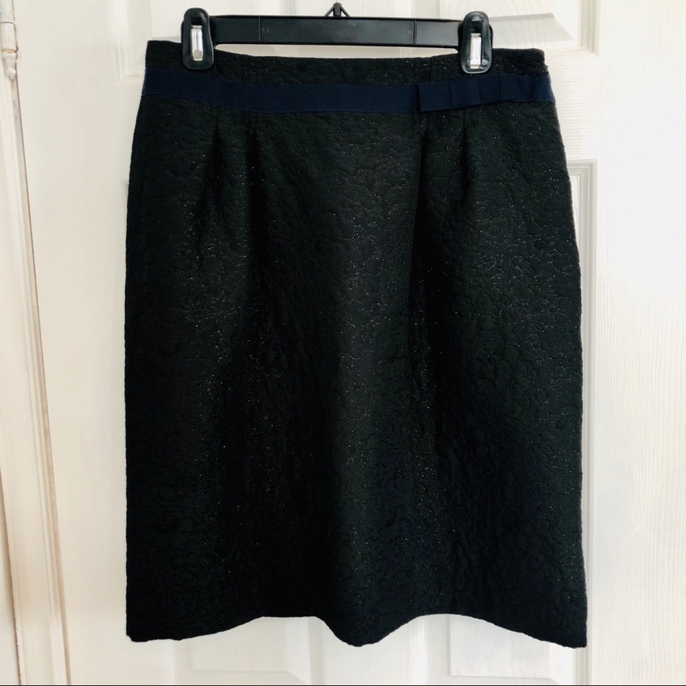 ✨3/$30✨ NEW Vera Wang Black Skirt w Silver Thread | 8​